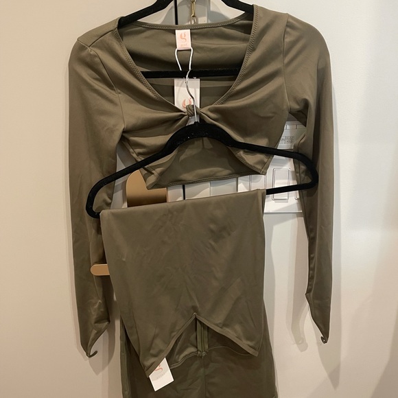 Gisel Two Piece Set - NWT - Picture 2 of 2